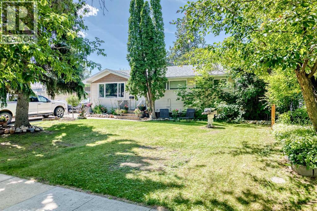 23 Spruce Crescent - 2
