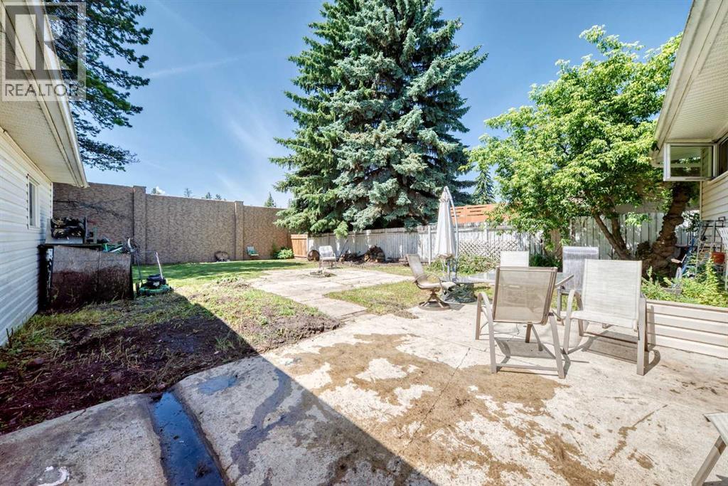 23 Spruce Crescent - 26