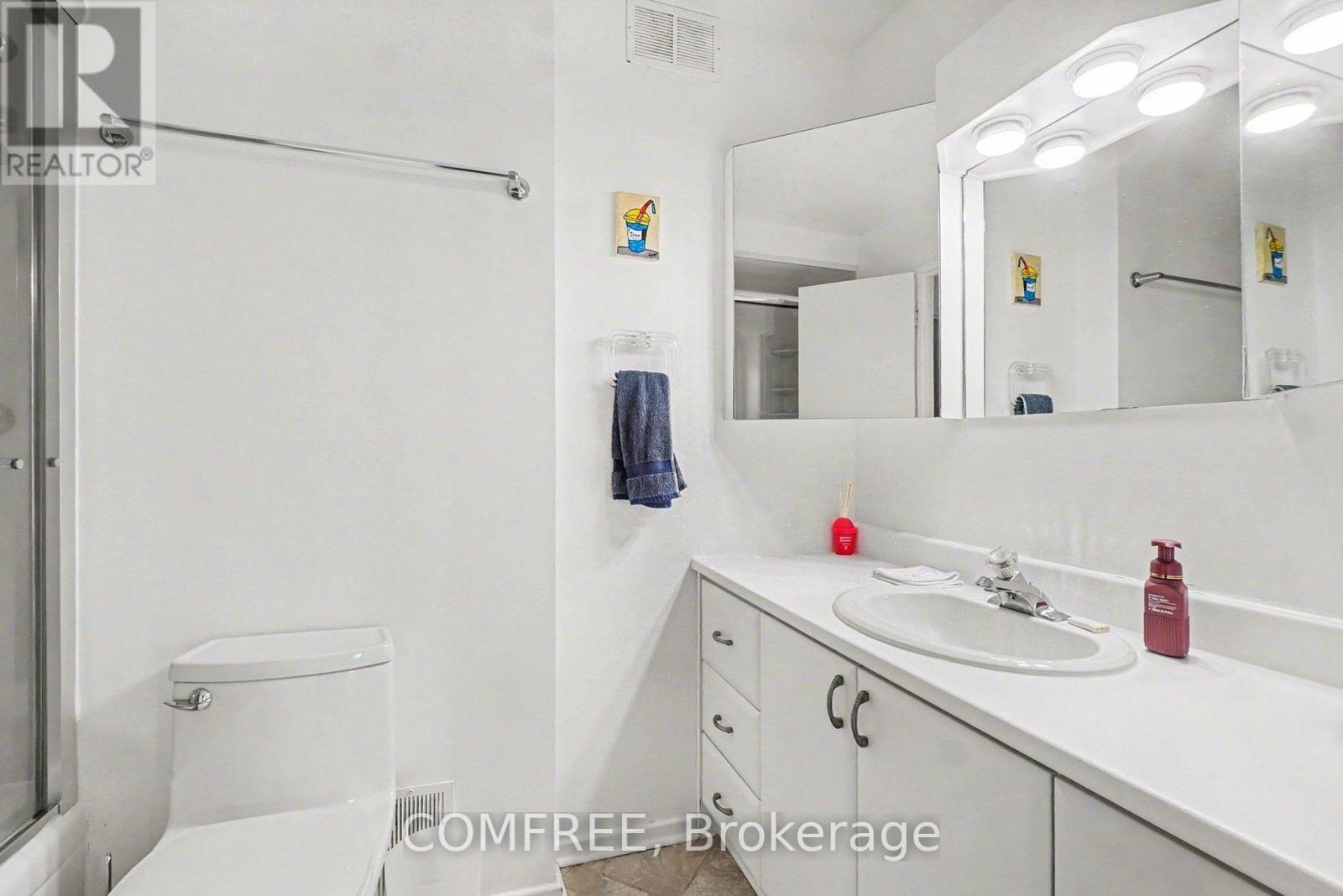 #817 915 ELMSMERE ROAD - 17