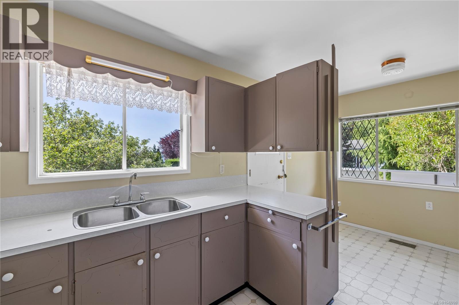 2999 King Richard Dr - 23