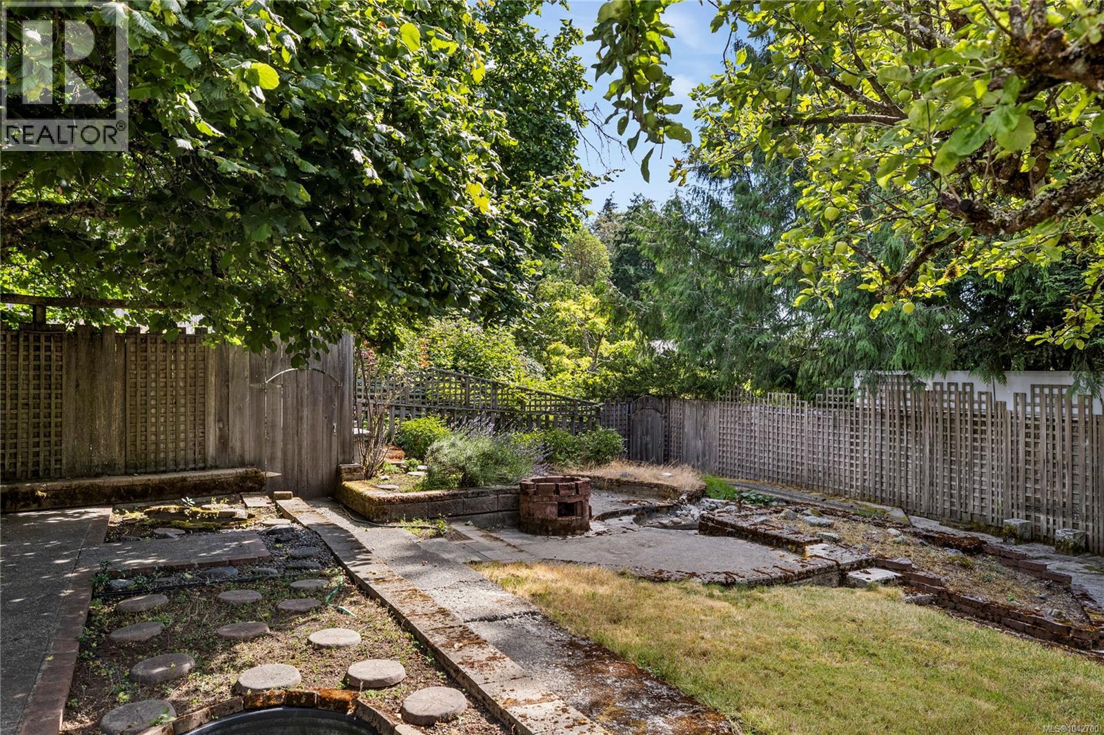 2999 King Richard Dr - 53
