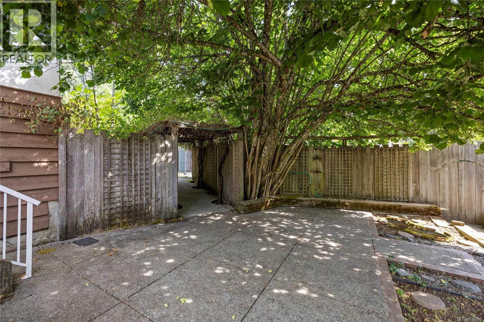 2999 King Richard Dr - 54