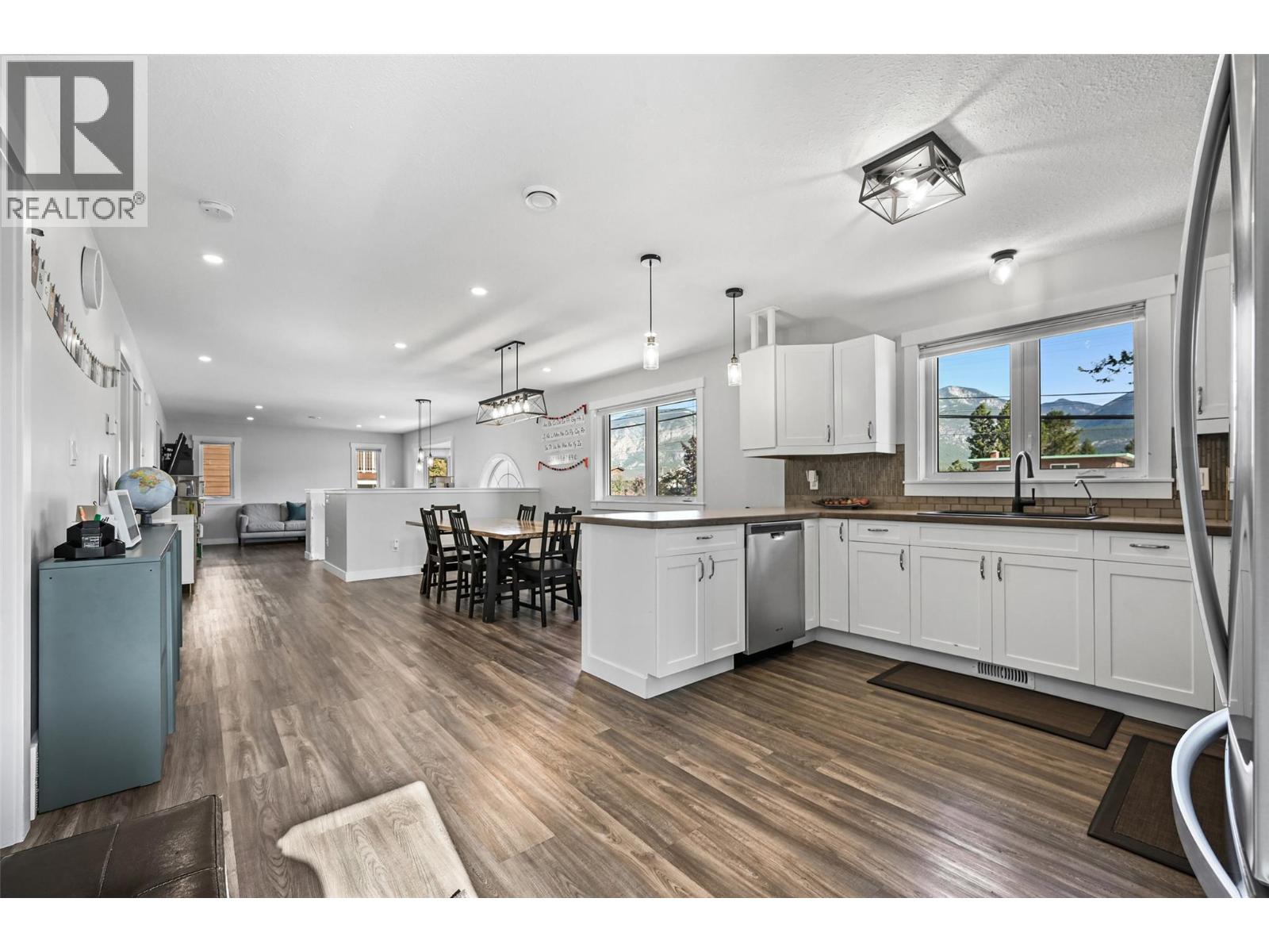 208 7TH Avenue - Image 10