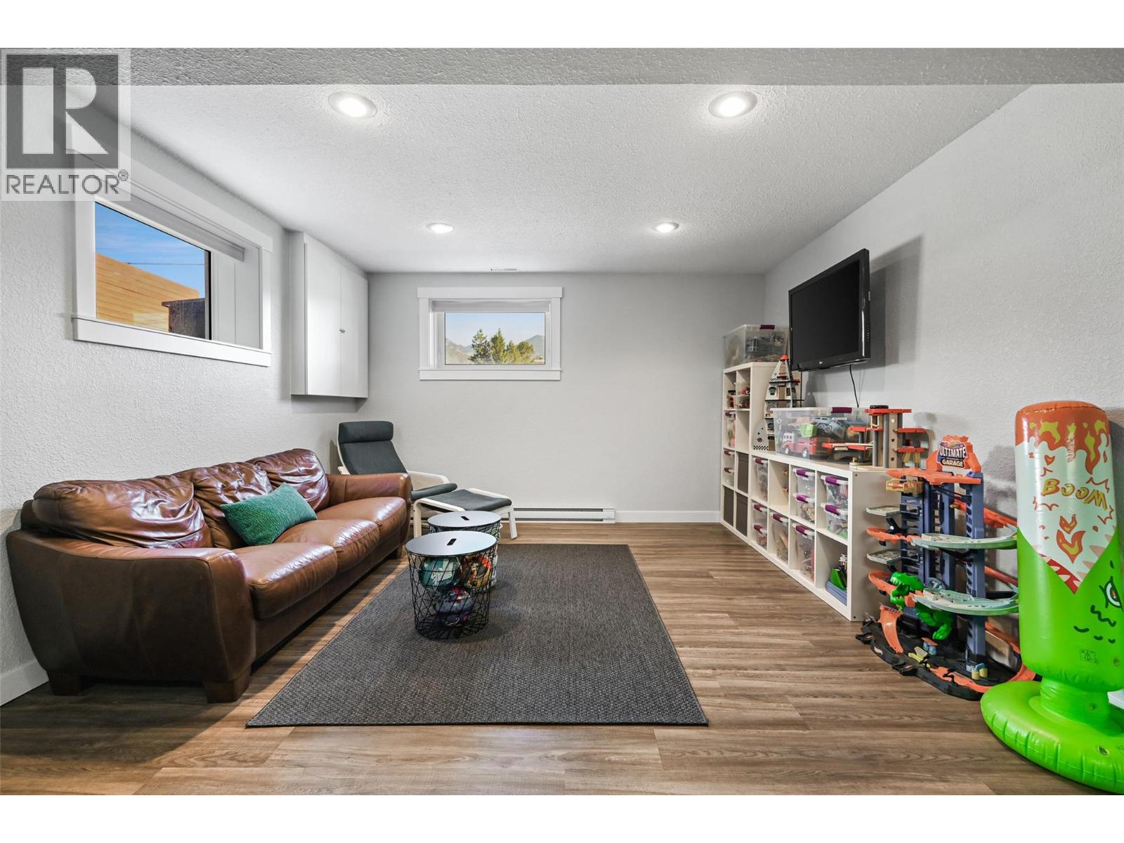 208 7TH Avenue - Image 24