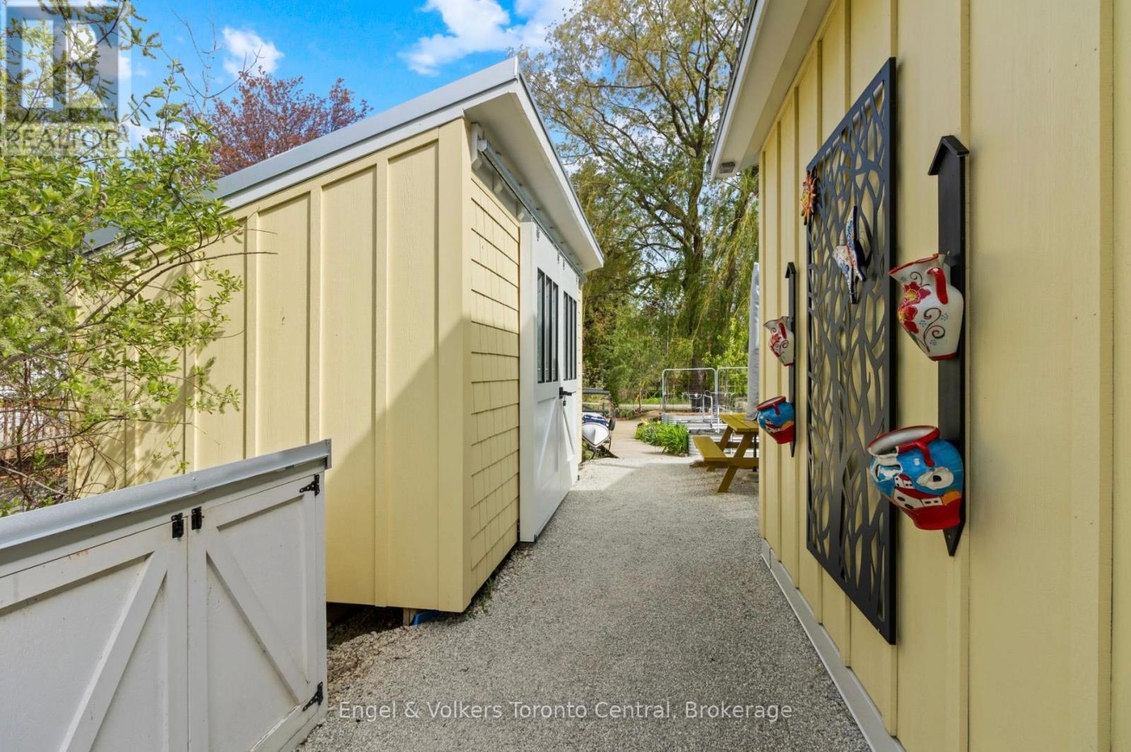 154 BLUE MOUNTAIN DRIVE - 24