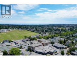 145 3066 Shelbourne St, Victoria, BC V8R6T9 Photo 26