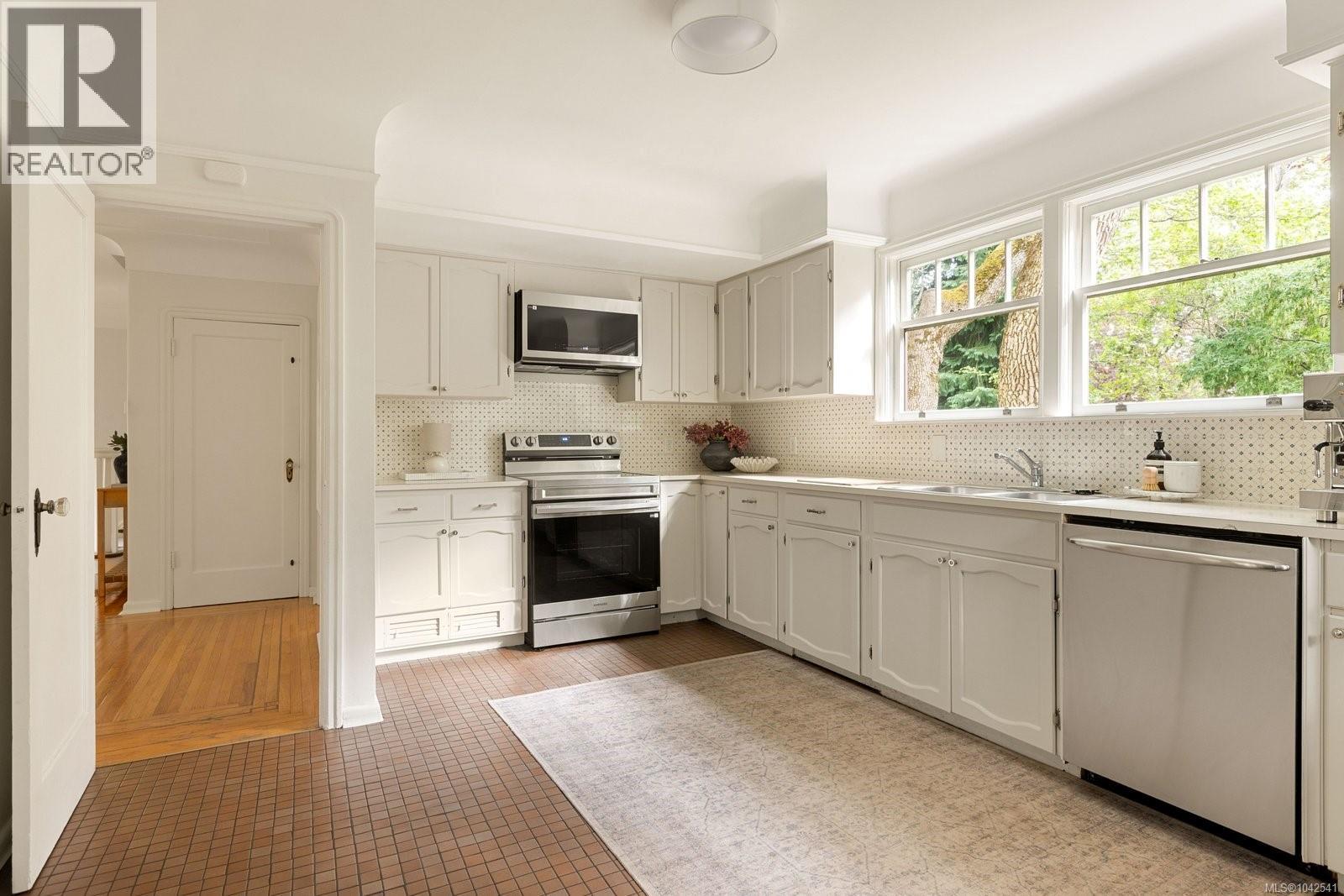  3400 Upper Terrace Road, Oak Bay