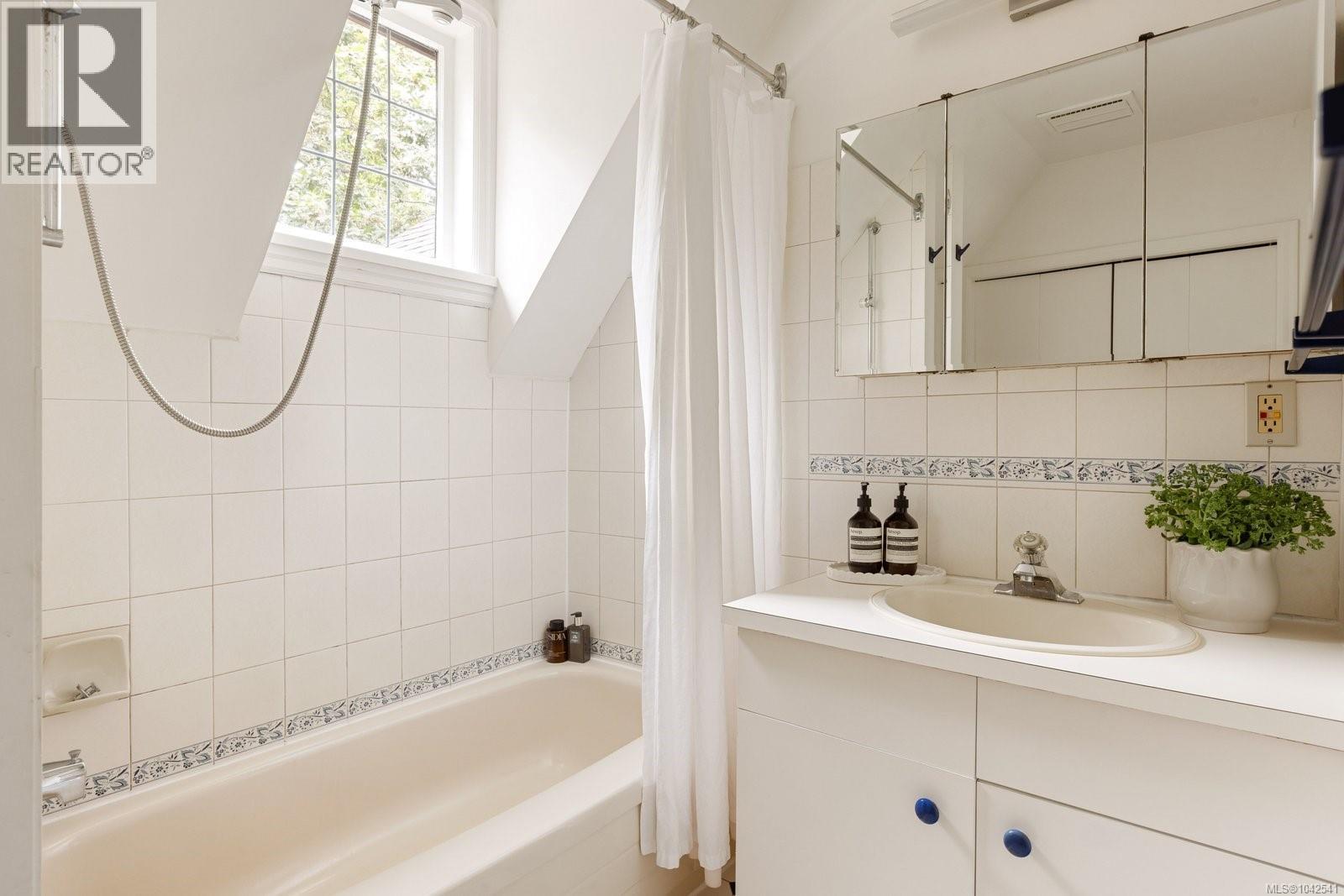  3400 Upper Terrace Road, Oak Bay