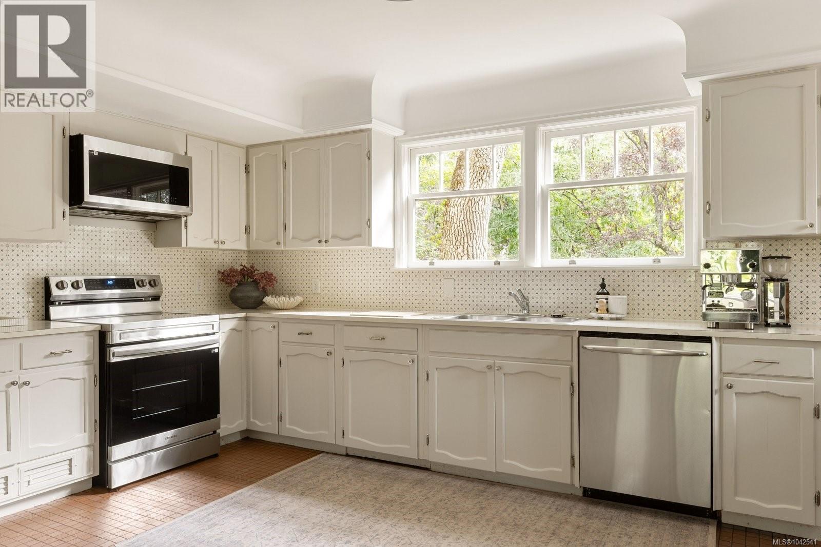  3400 Upper Terrace Road, Oak Bay