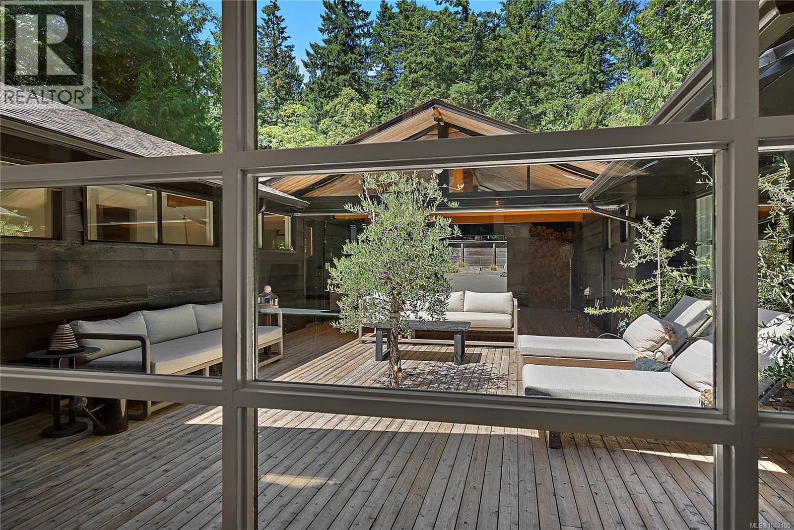 5715 Old West Saanich Rd, Saanich