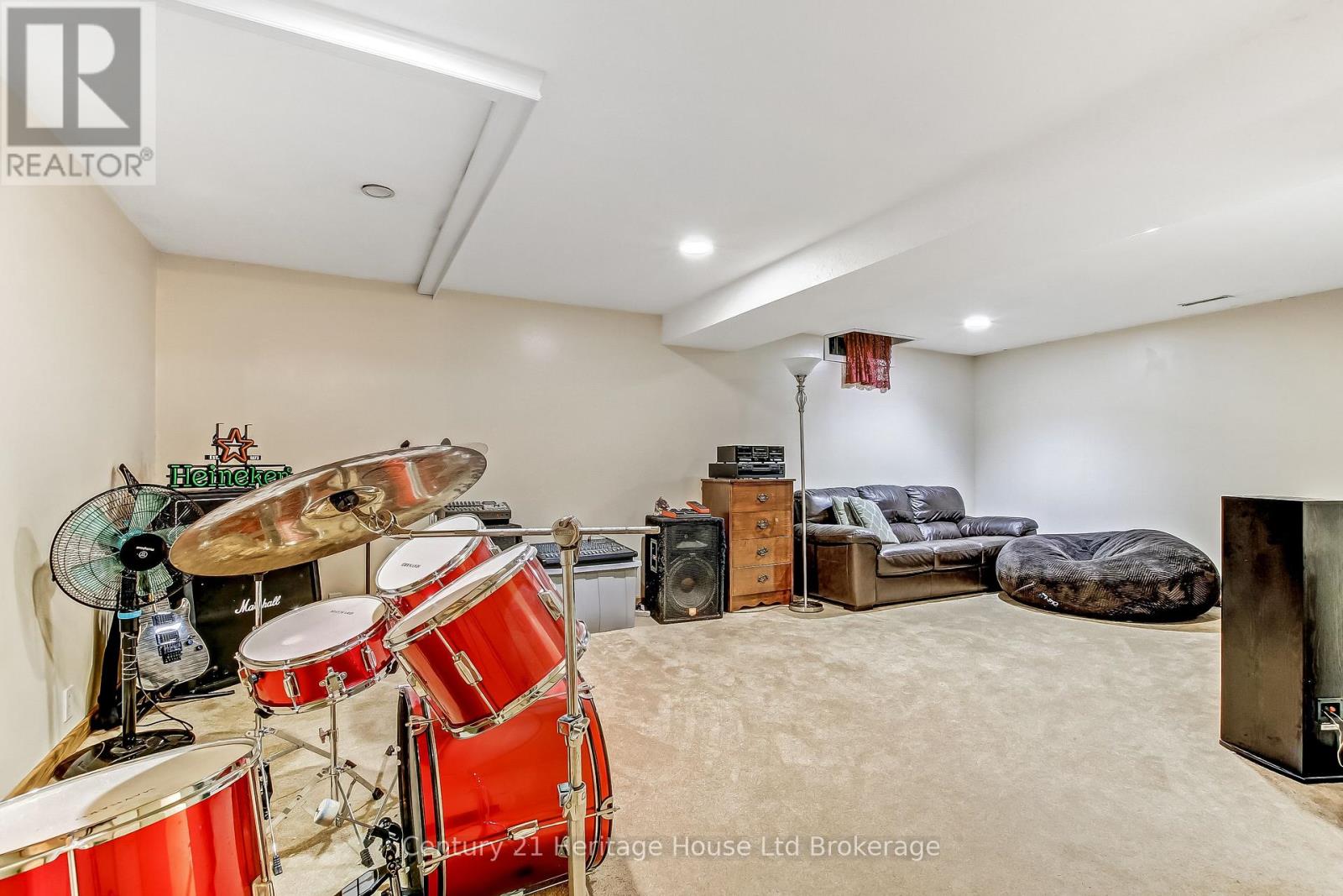 84 ANDERSON STREET - 13