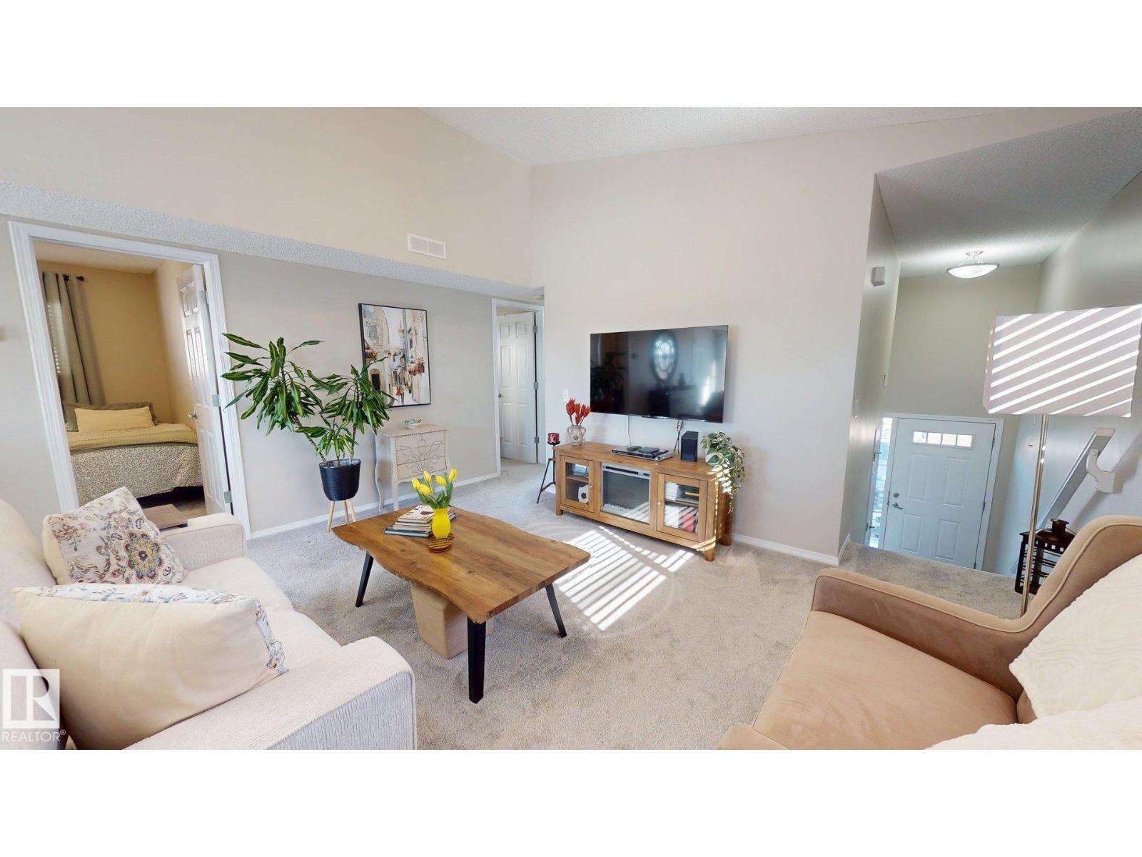 #187, 188 142 Selkirk PL - 4