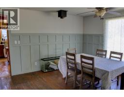 Full bathroom - 7120 97a Highway, Grindrod, BC V0E1Y0 Photo 9