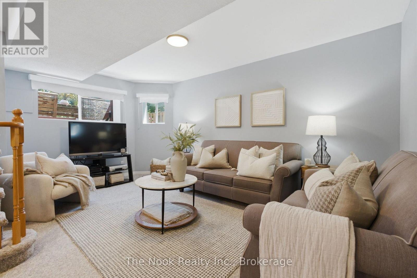 1120 TIMBERLAND CRESCENT - 32