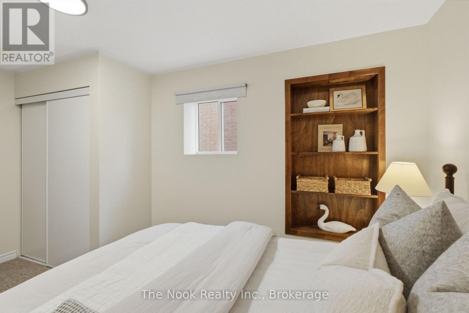 1120 TIMBERLAND CRESCENT - 38
