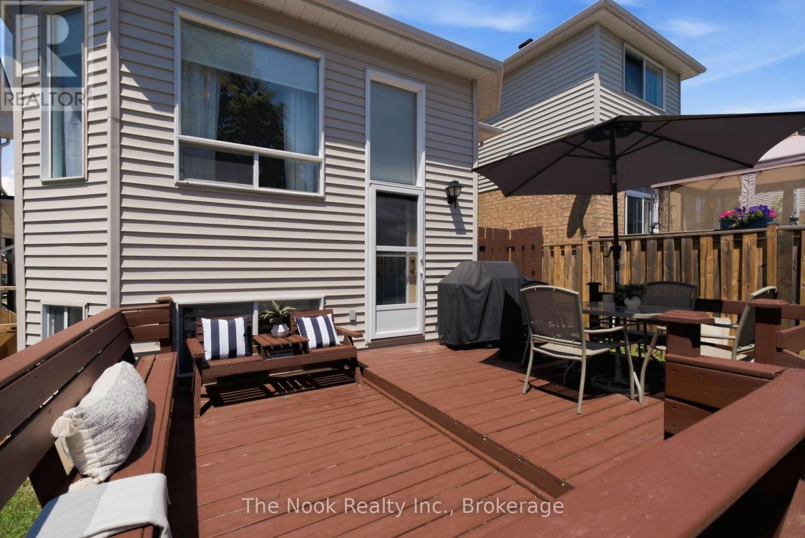 1120 TIMBERLAND CRESCENT - 44