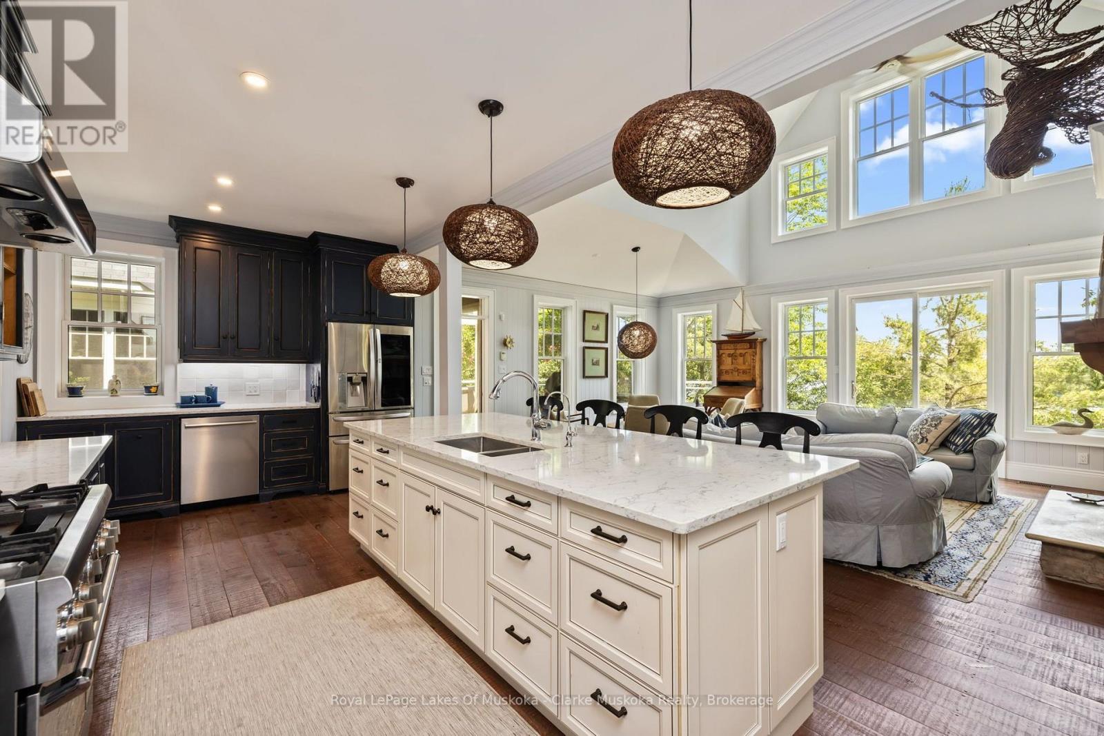 #5 1019 BLUFF ROAD - Image 15