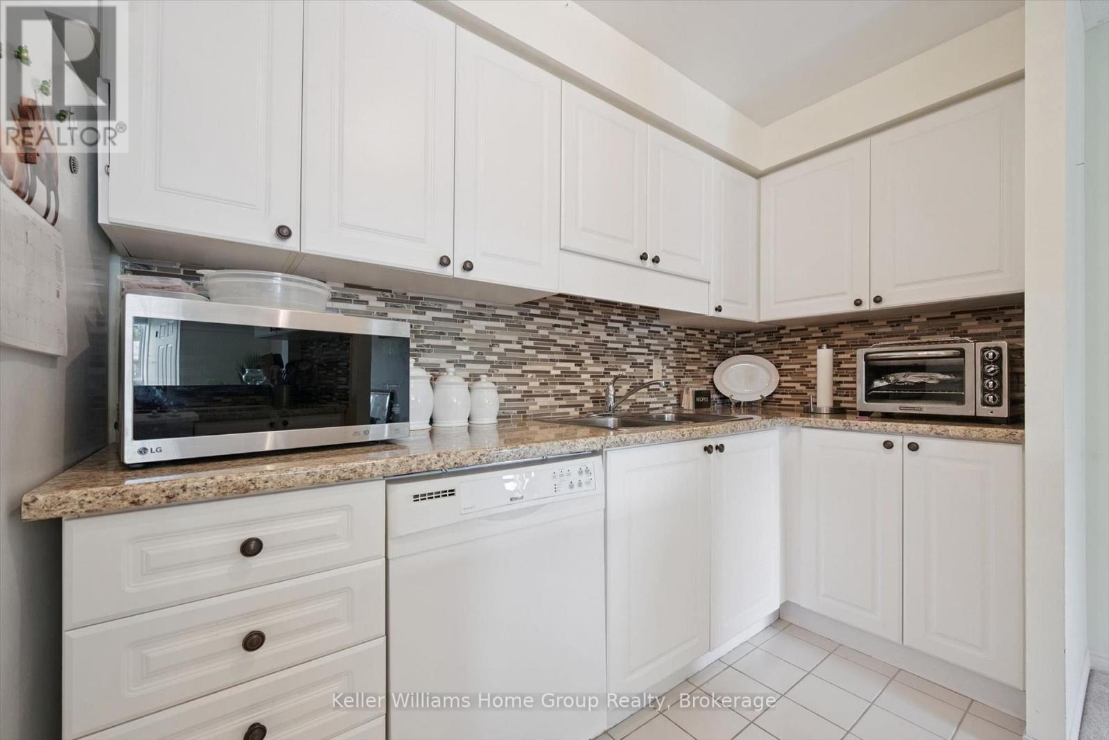 #305 245 QUEEN STREET W - 23