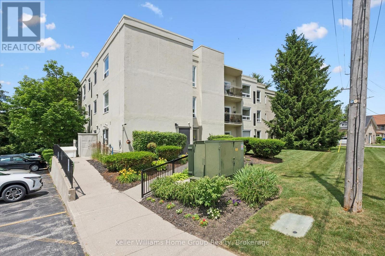 #305 245 QUEEN STREET W - 3
