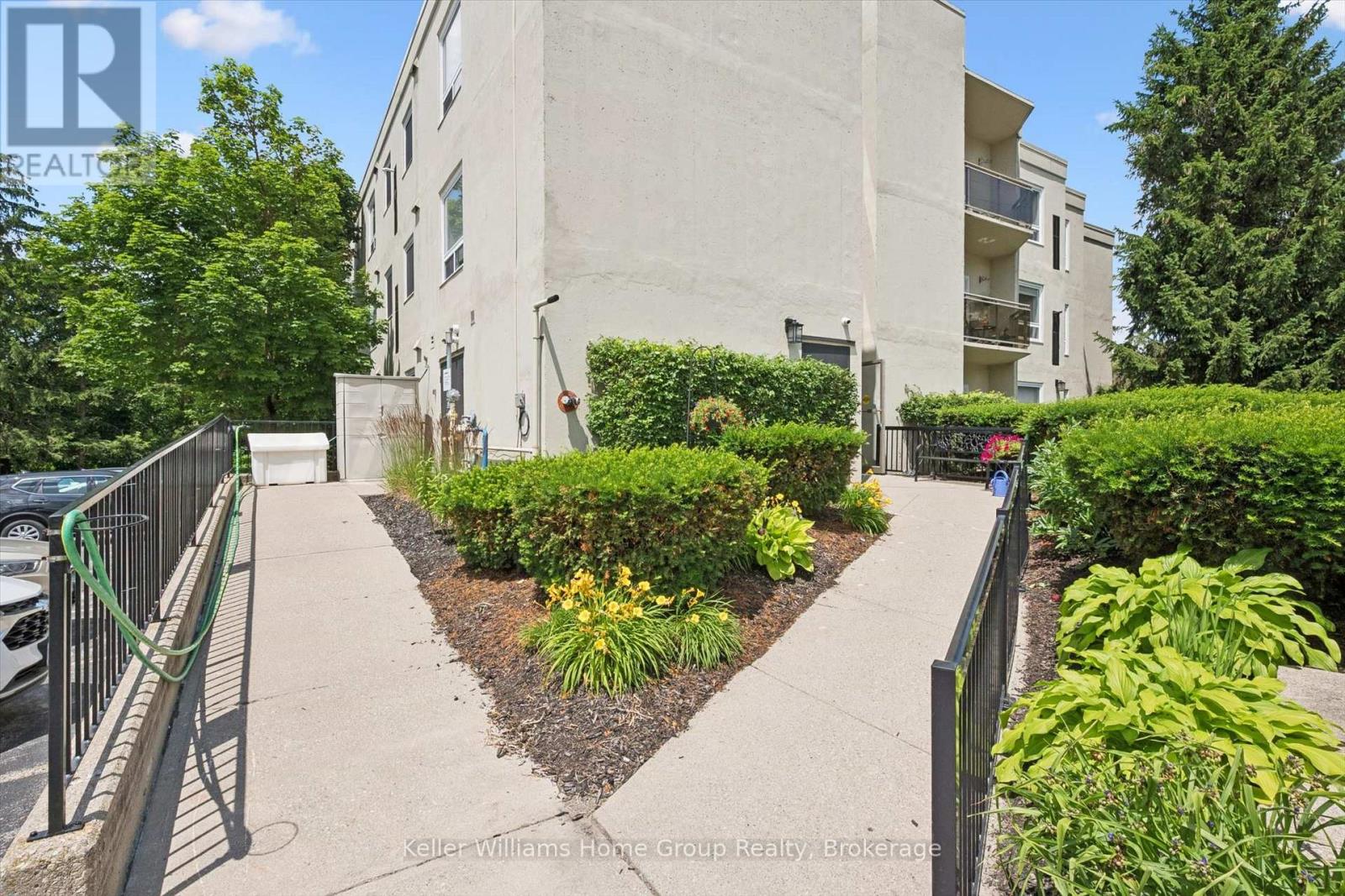 #305 245 QUEEN STREET W - 4