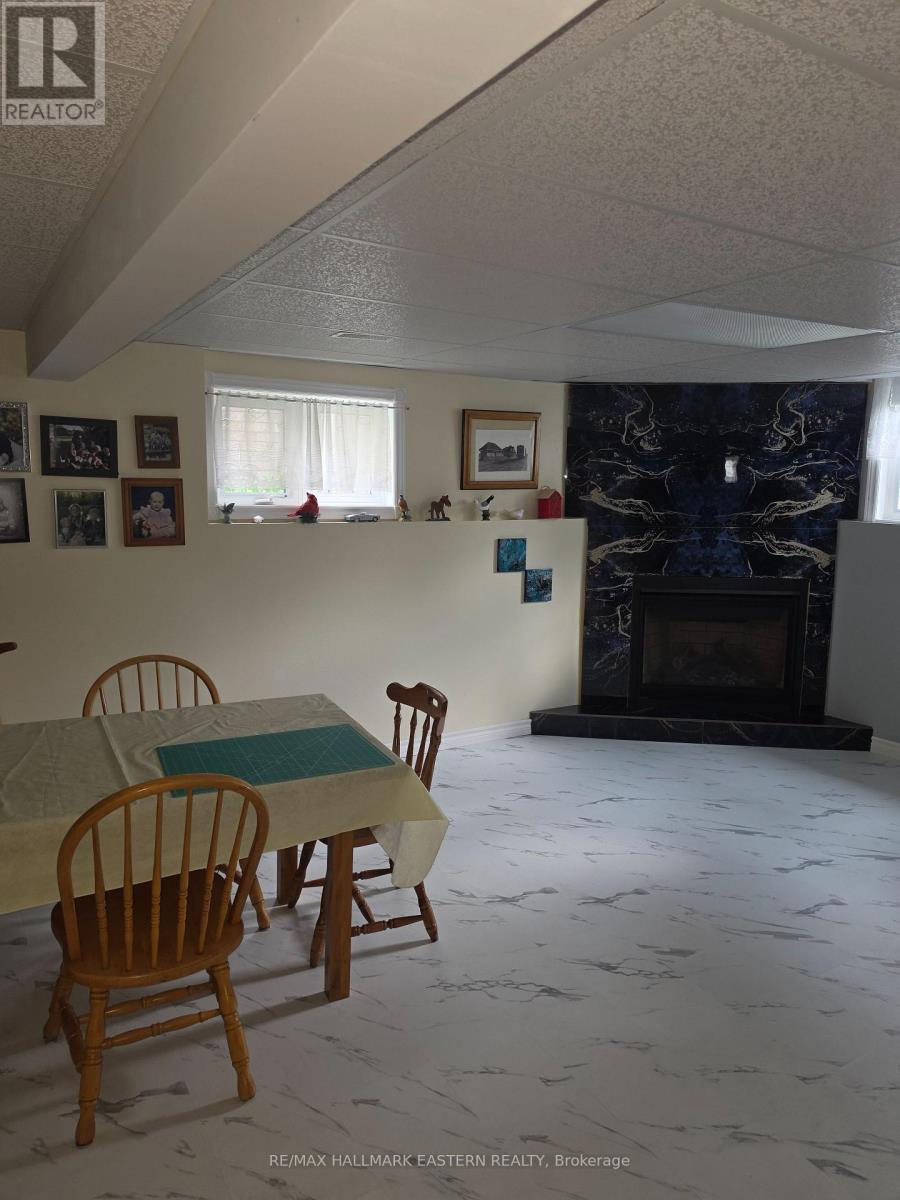 990 SILVERDALE ROAD - 16