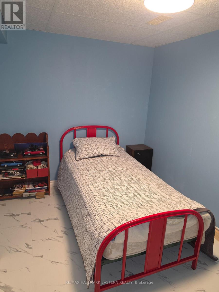 990 SILVERDALE ROAD - 18
