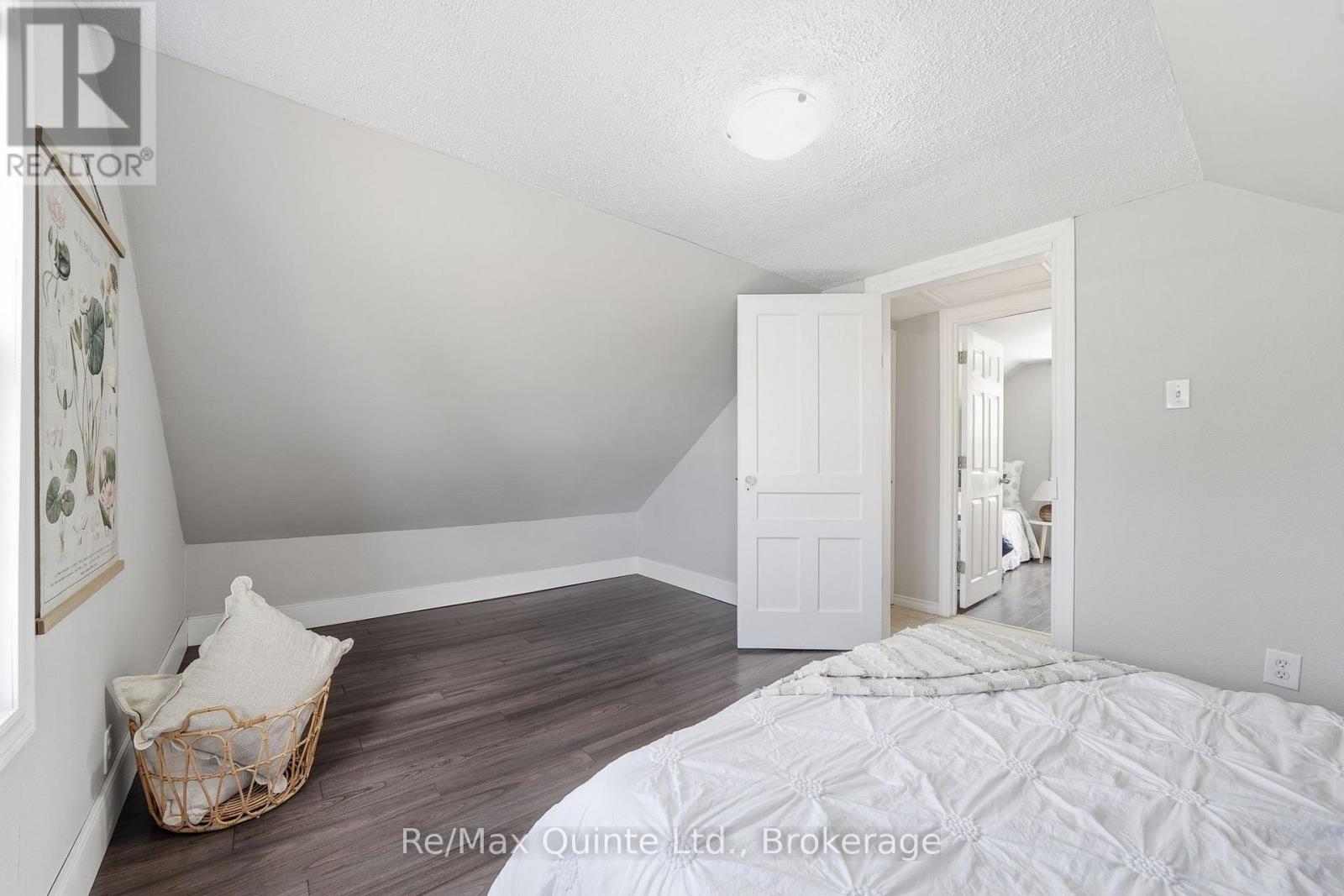 84 CAMPBELL STREET - 25