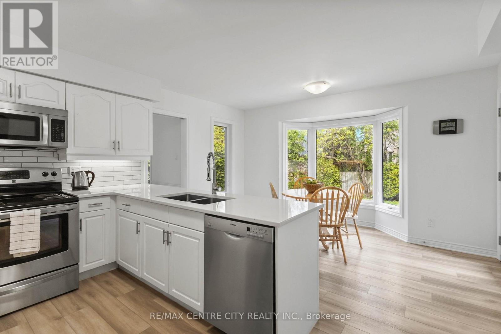 83 BRACEBRIDGE COURT - 17
