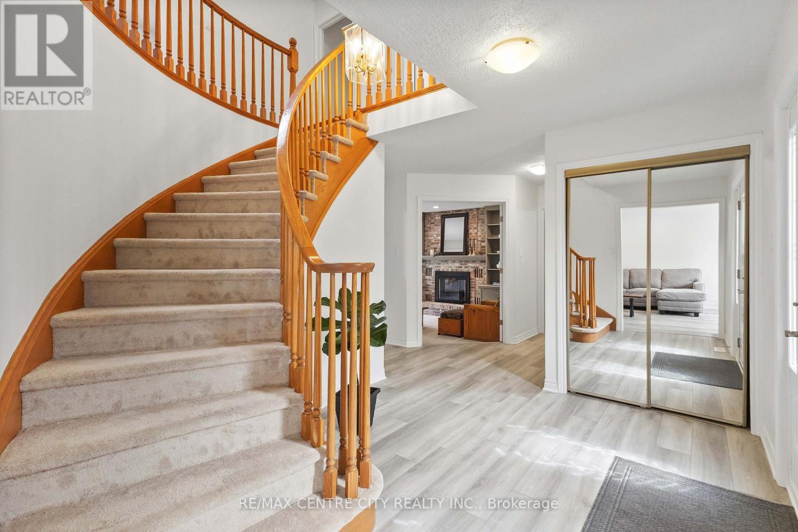 83 BRACEBRIDGE COURT - 6