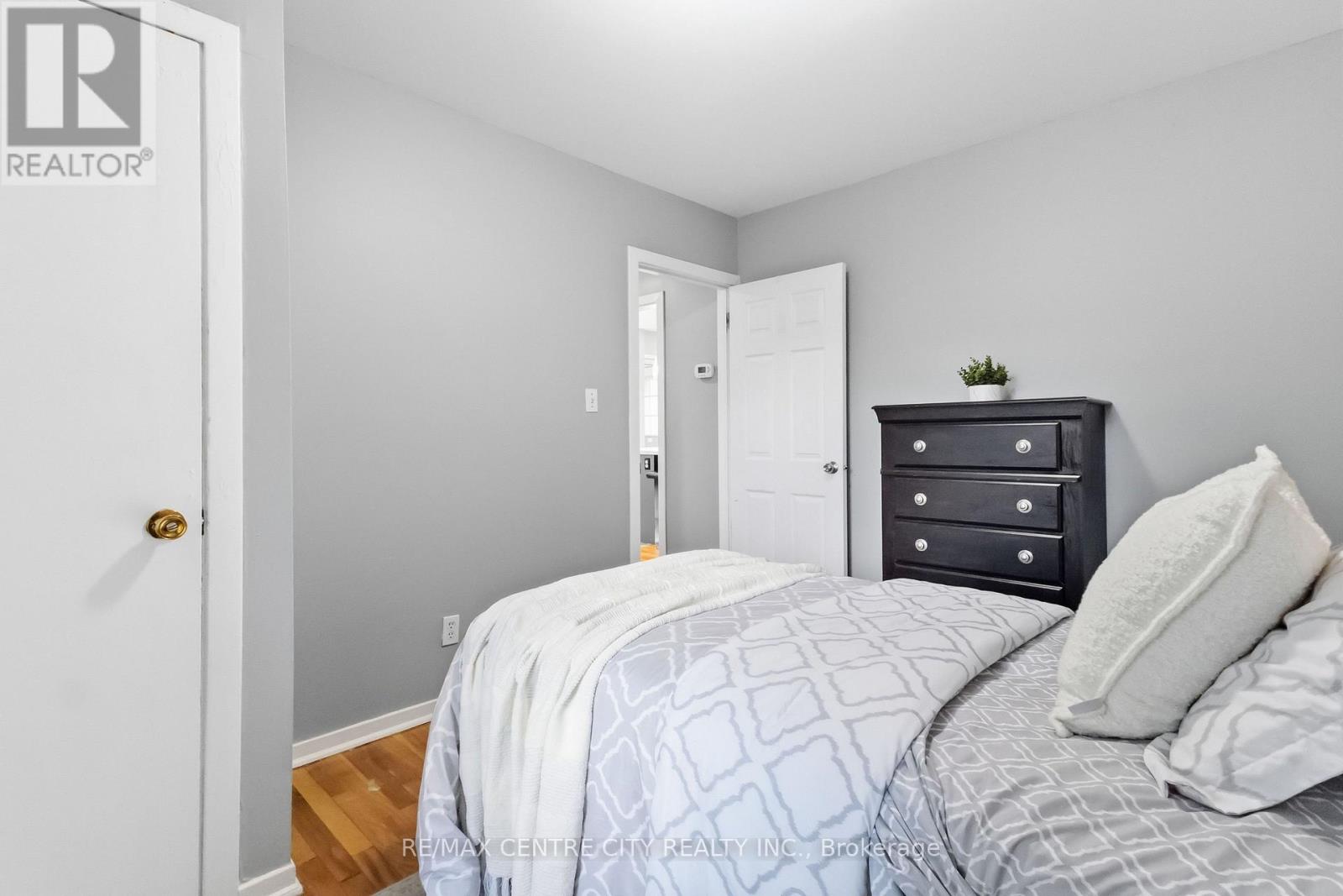 414 FLANDERS ROW - Image 21