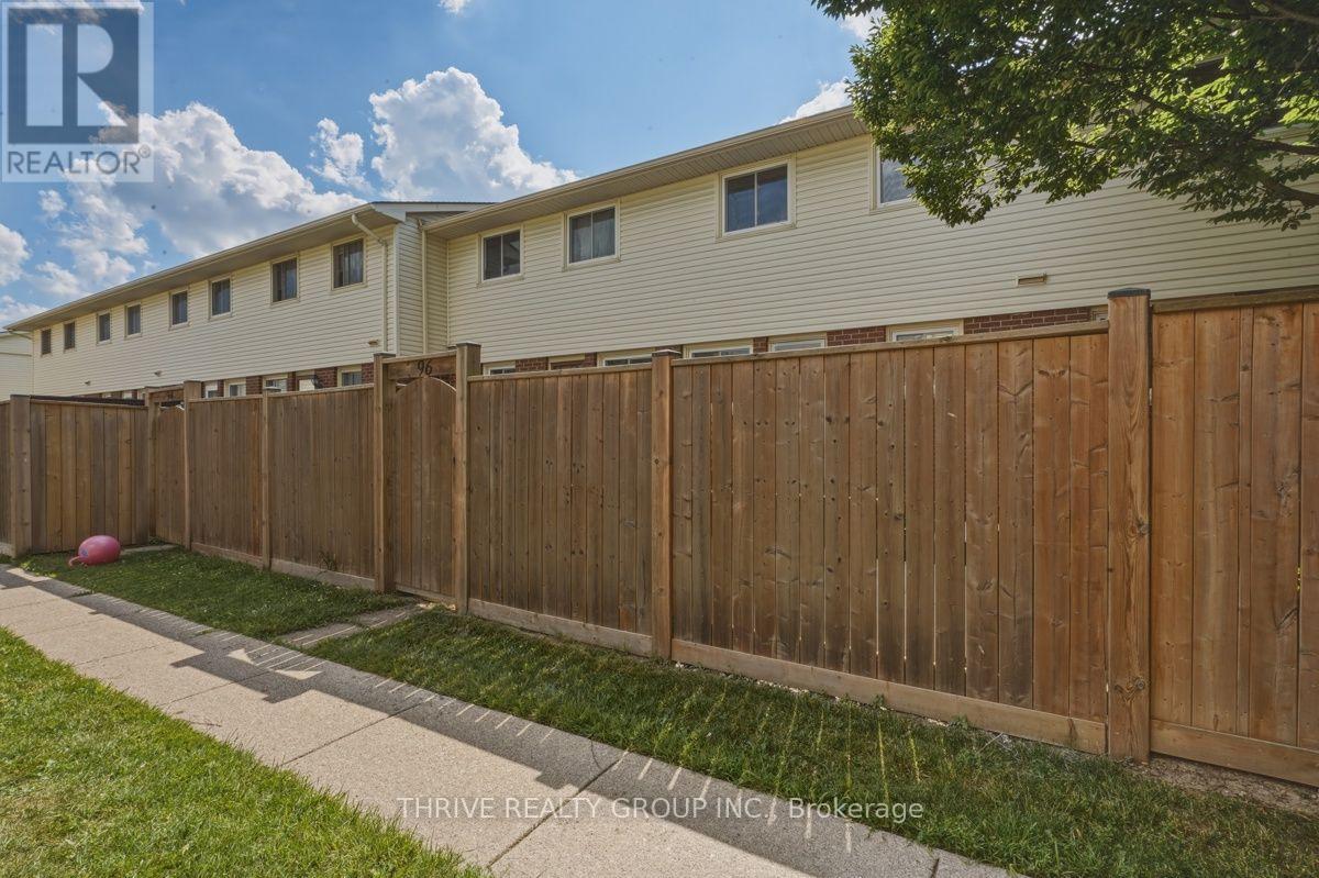 #96 51 SHOLTO DRIVE - 34