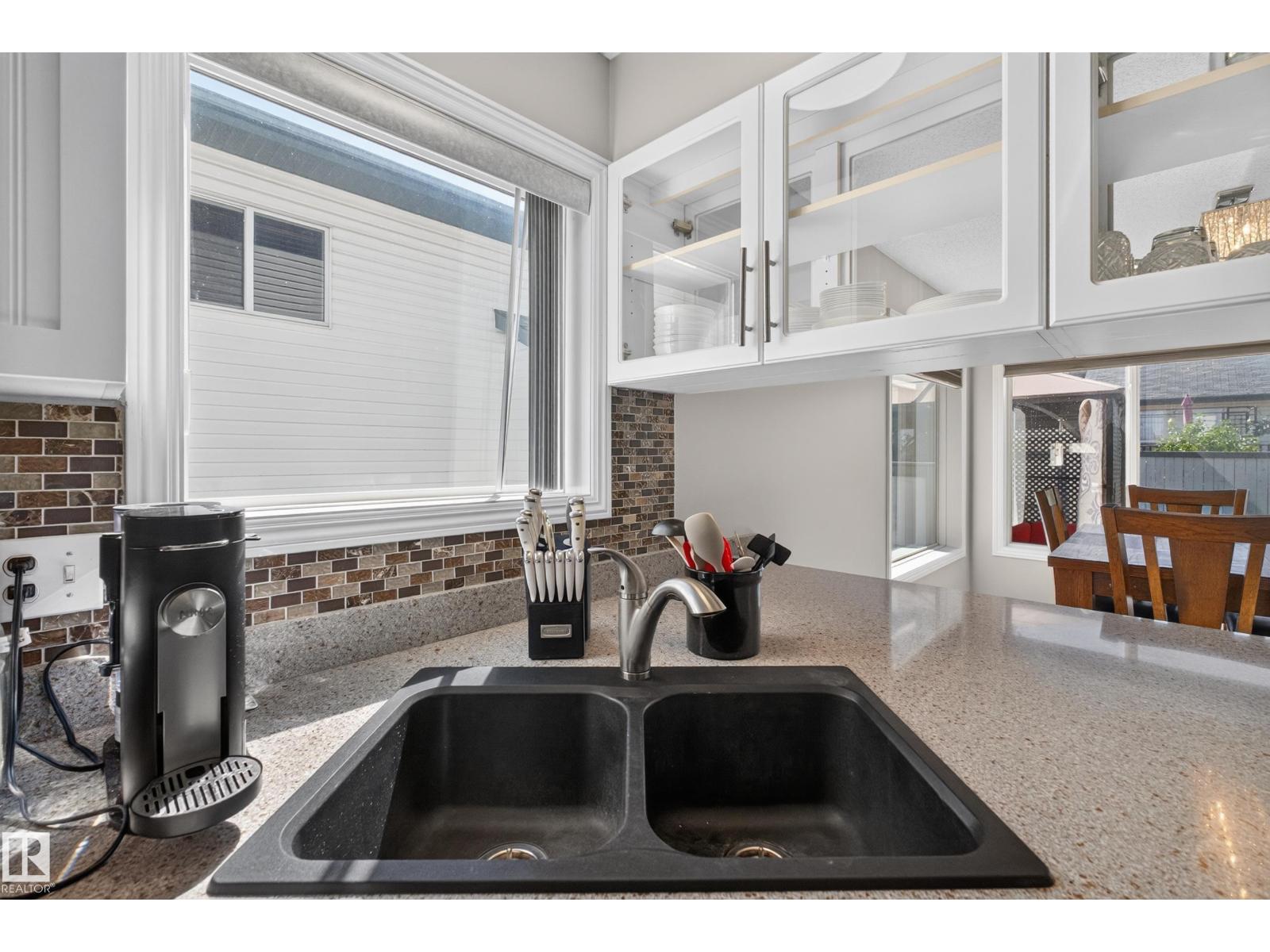 2327 37B AV NW - 11