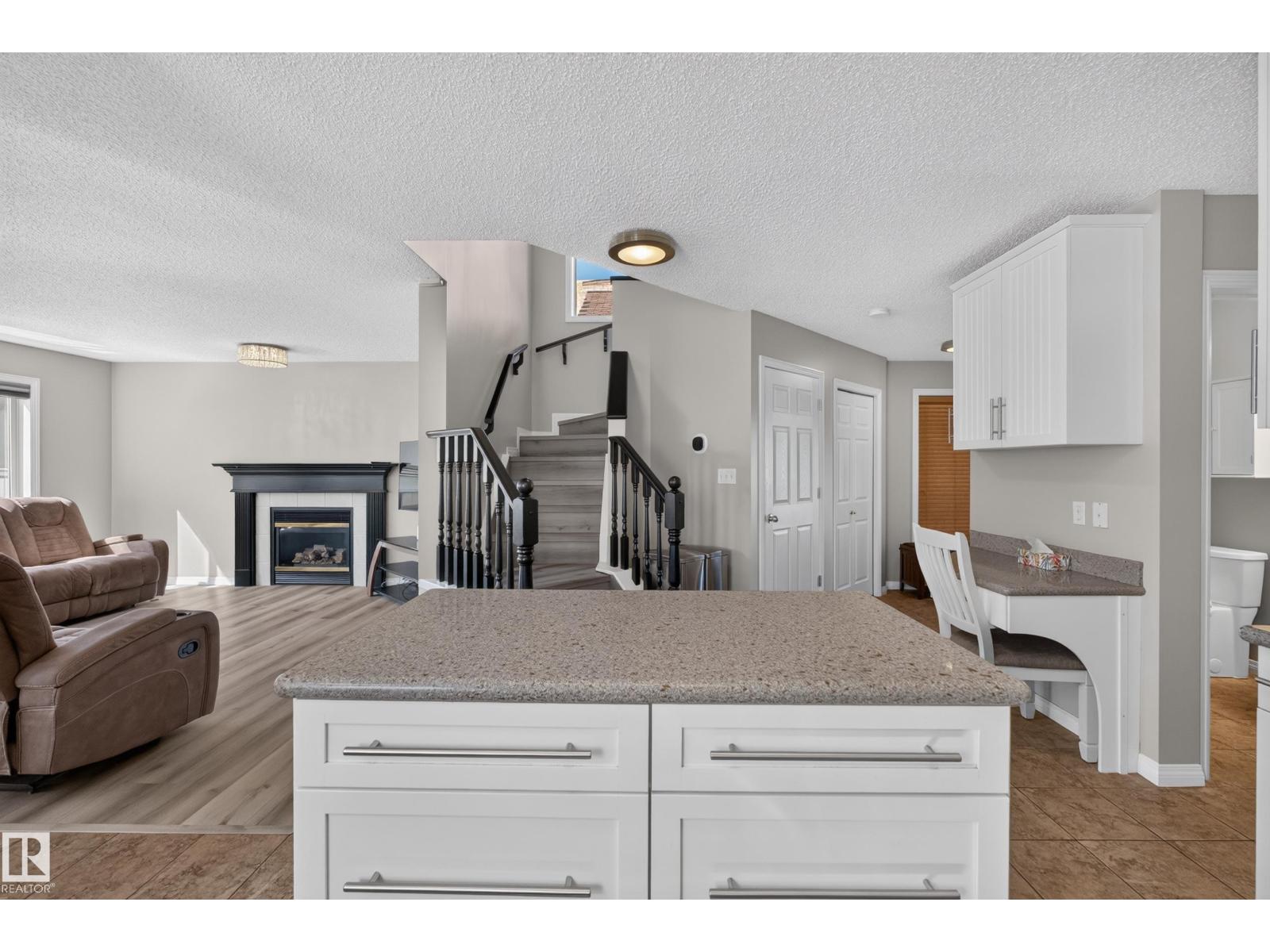 2327 37B AV NW - 12