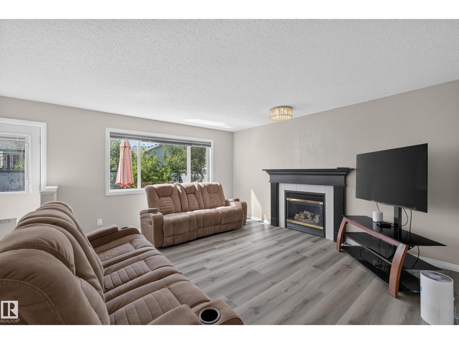 2327 37B AV NW - 13