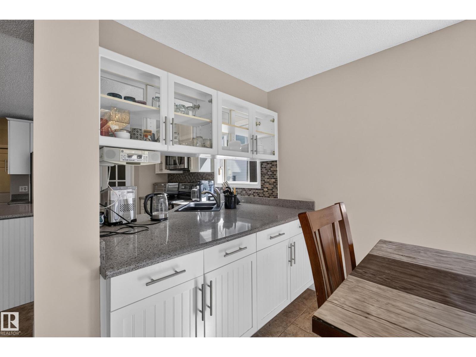 2327 37B AV NW - 19