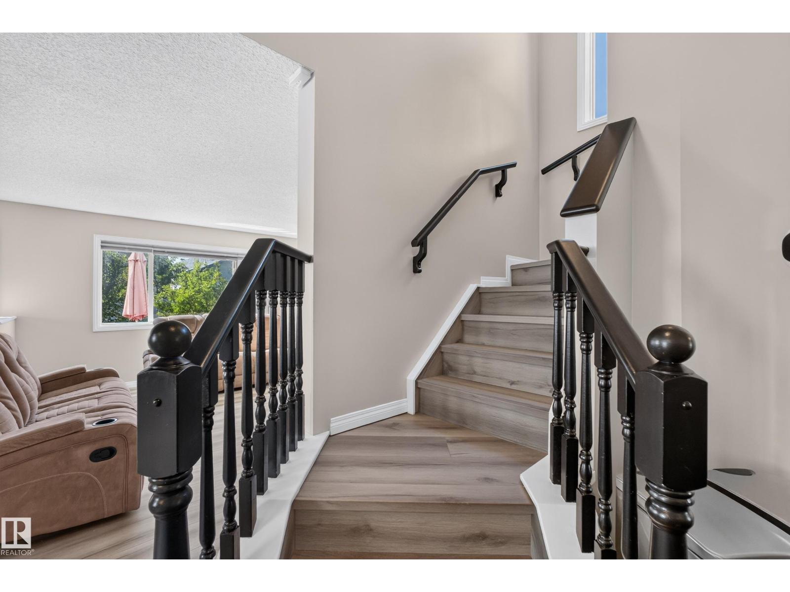 2327 37B AV NW - 24