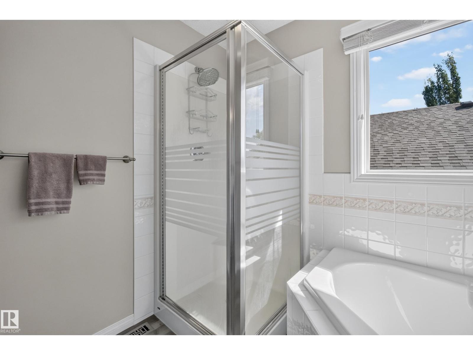 2327 37B AV NW - 31