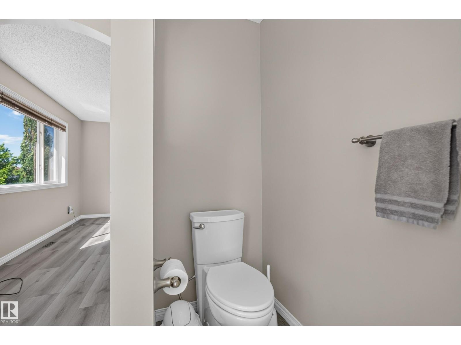 2327 37B AV NW - 32