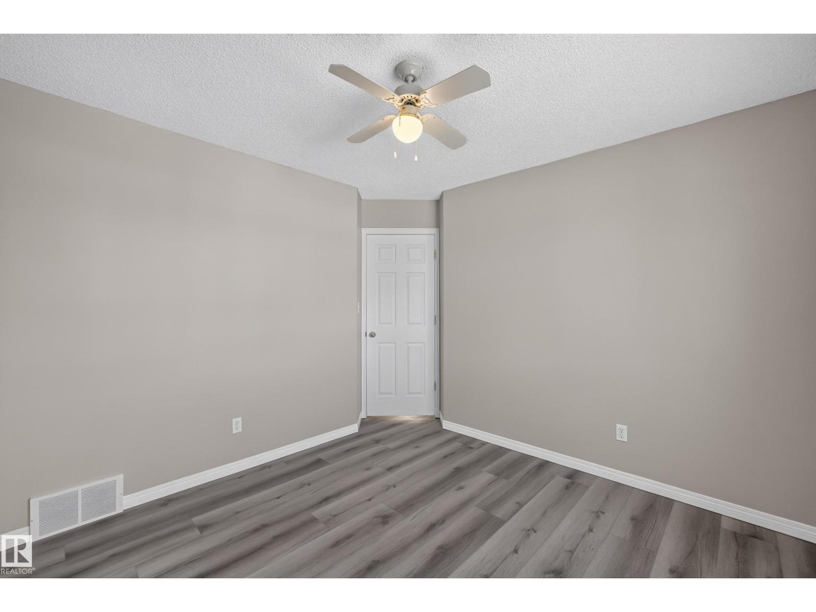2327 37B AV NW - 36