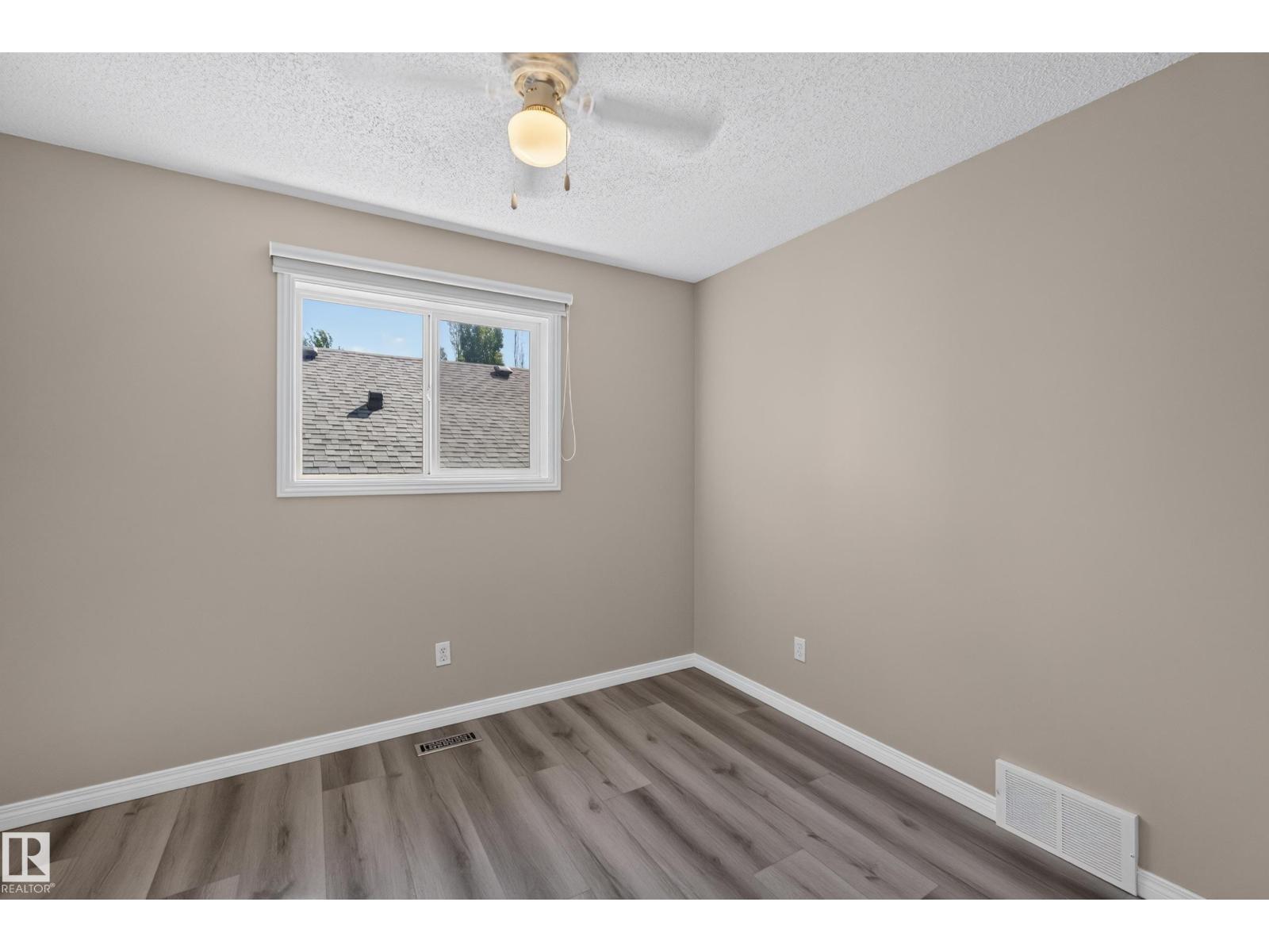 2327 37B AV NW - 37