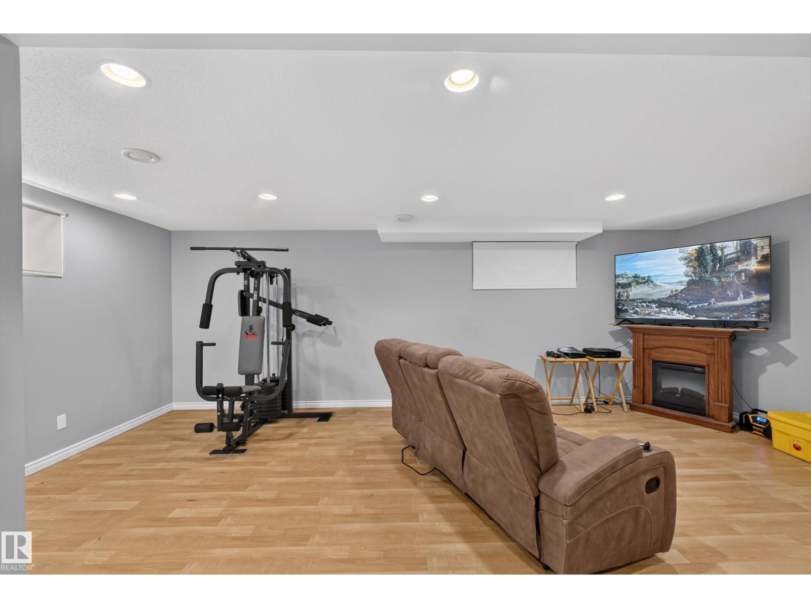 2327 37B AV NW - 44