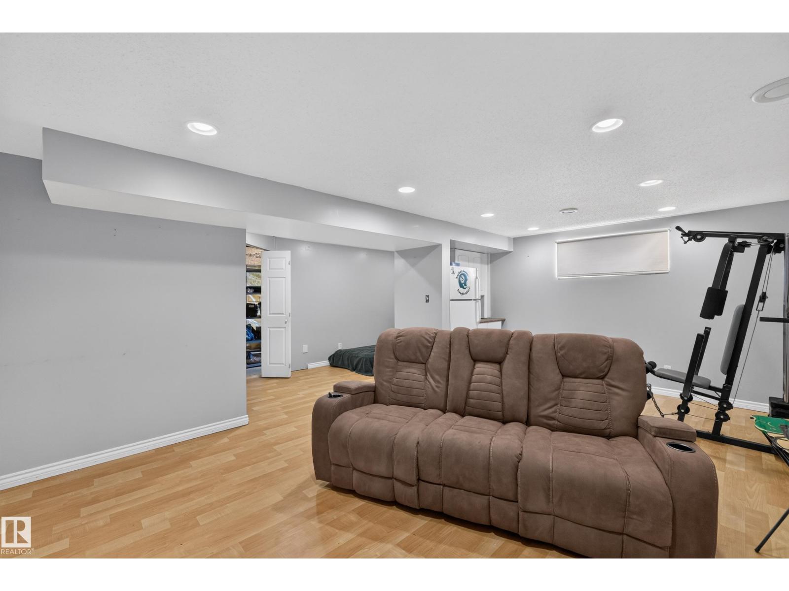 2327 37B AV NW - 46