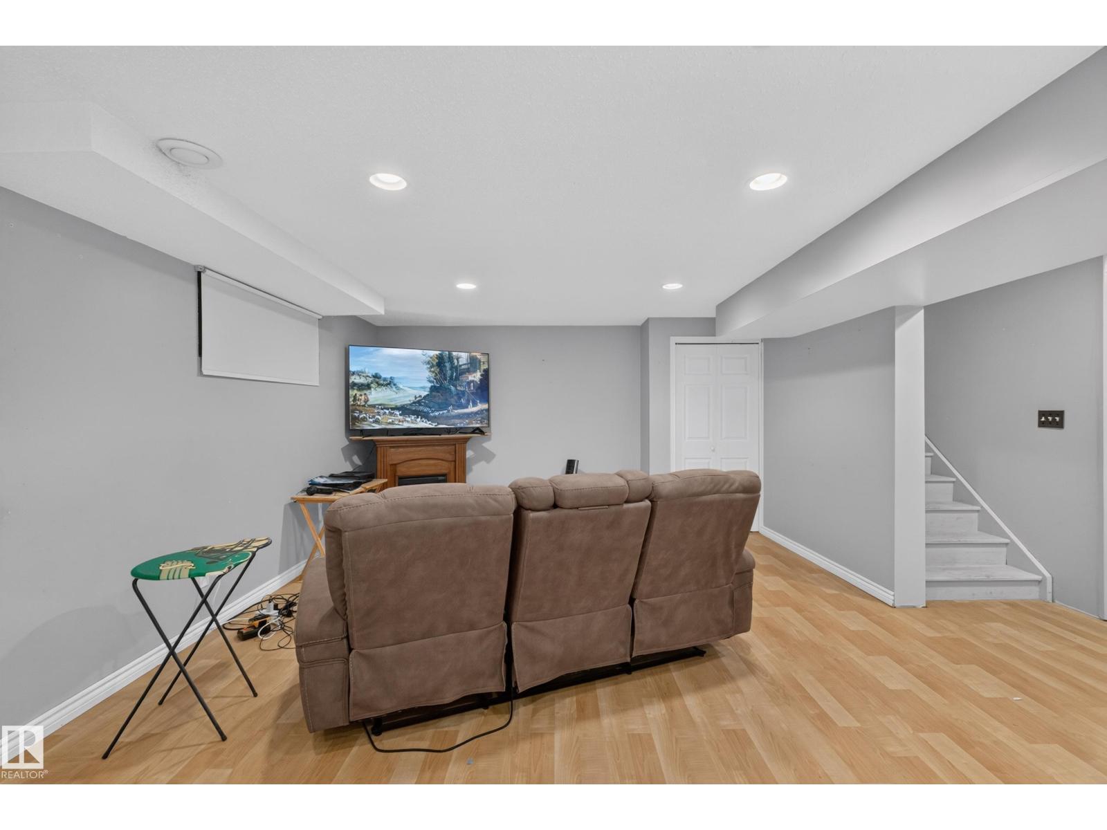 2327 37B AV NW - 47