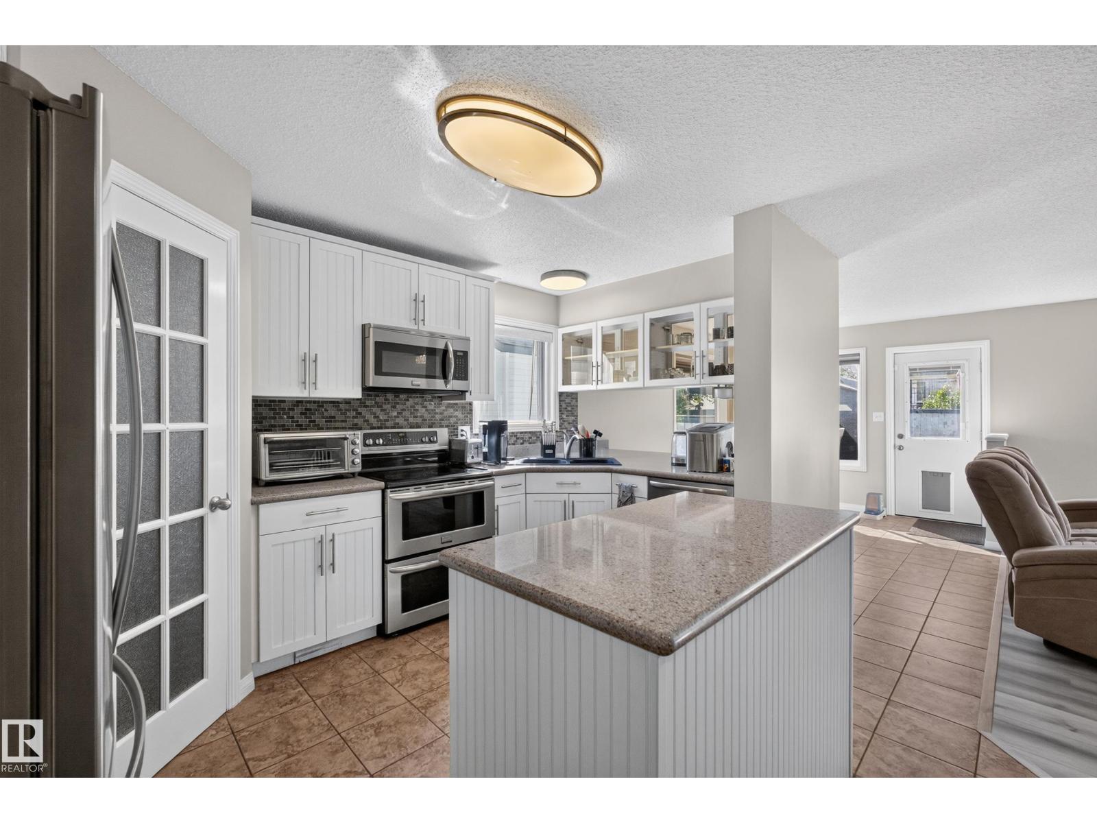 2327 37B AV NW - 8