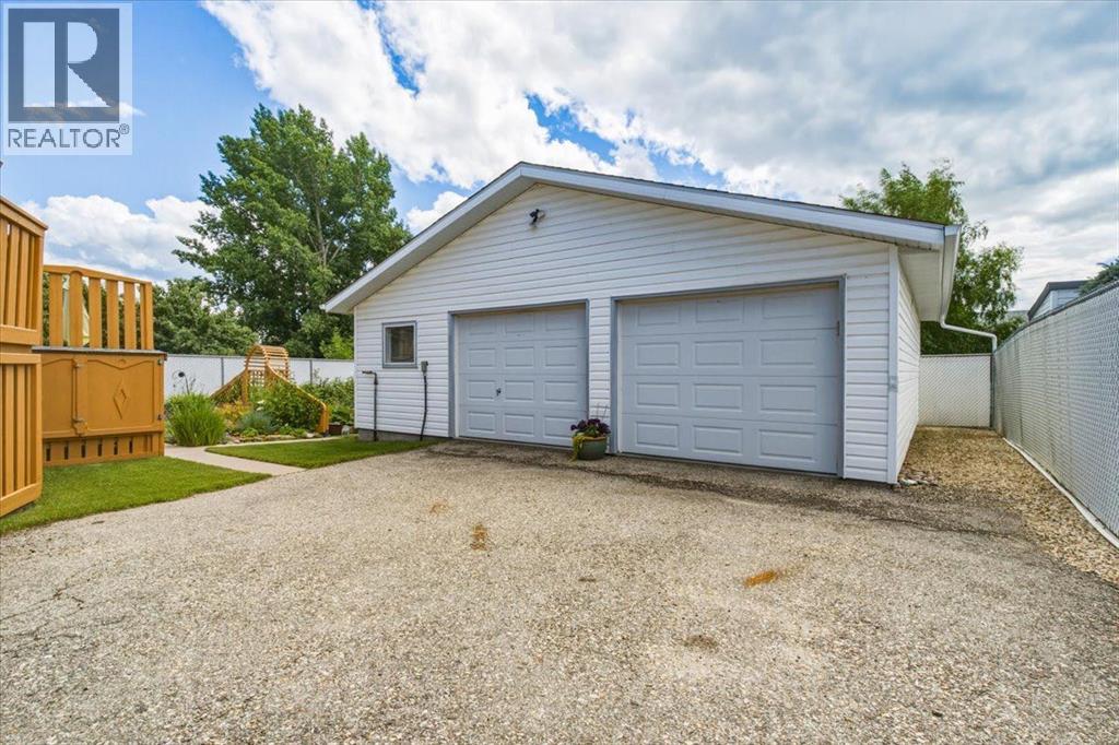 9255 99 Avenue - photo 5
