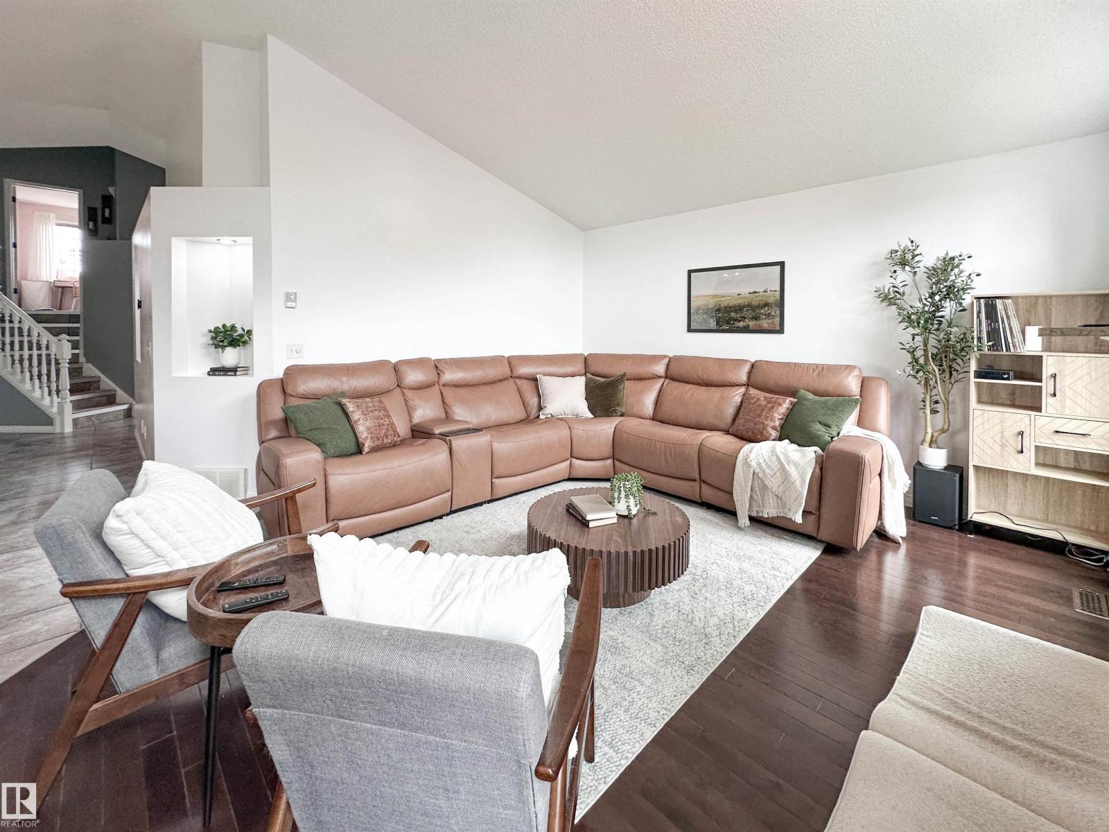 73 NEWMARKET WY - 21