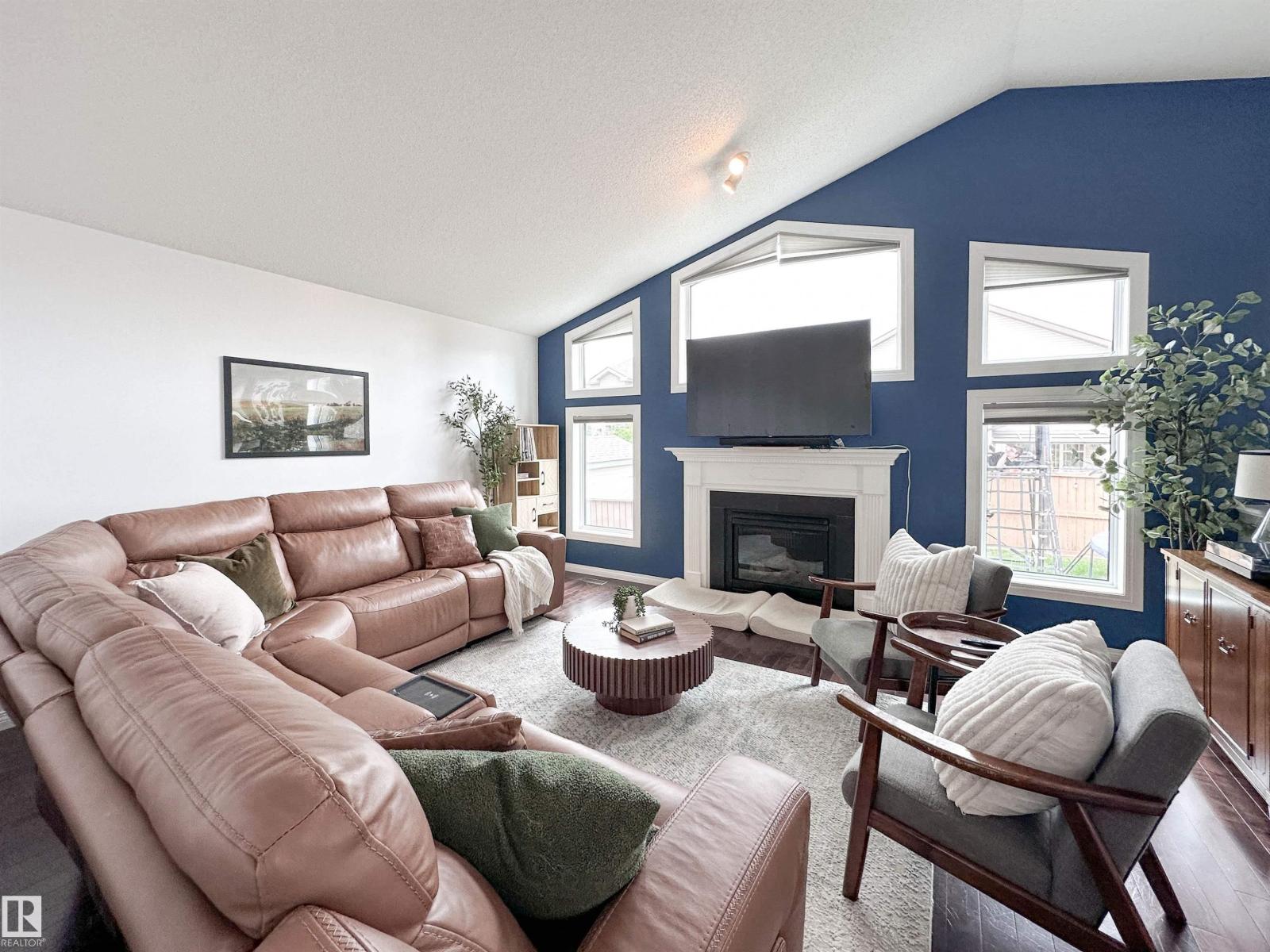 73 NEWMARKET WY - 23