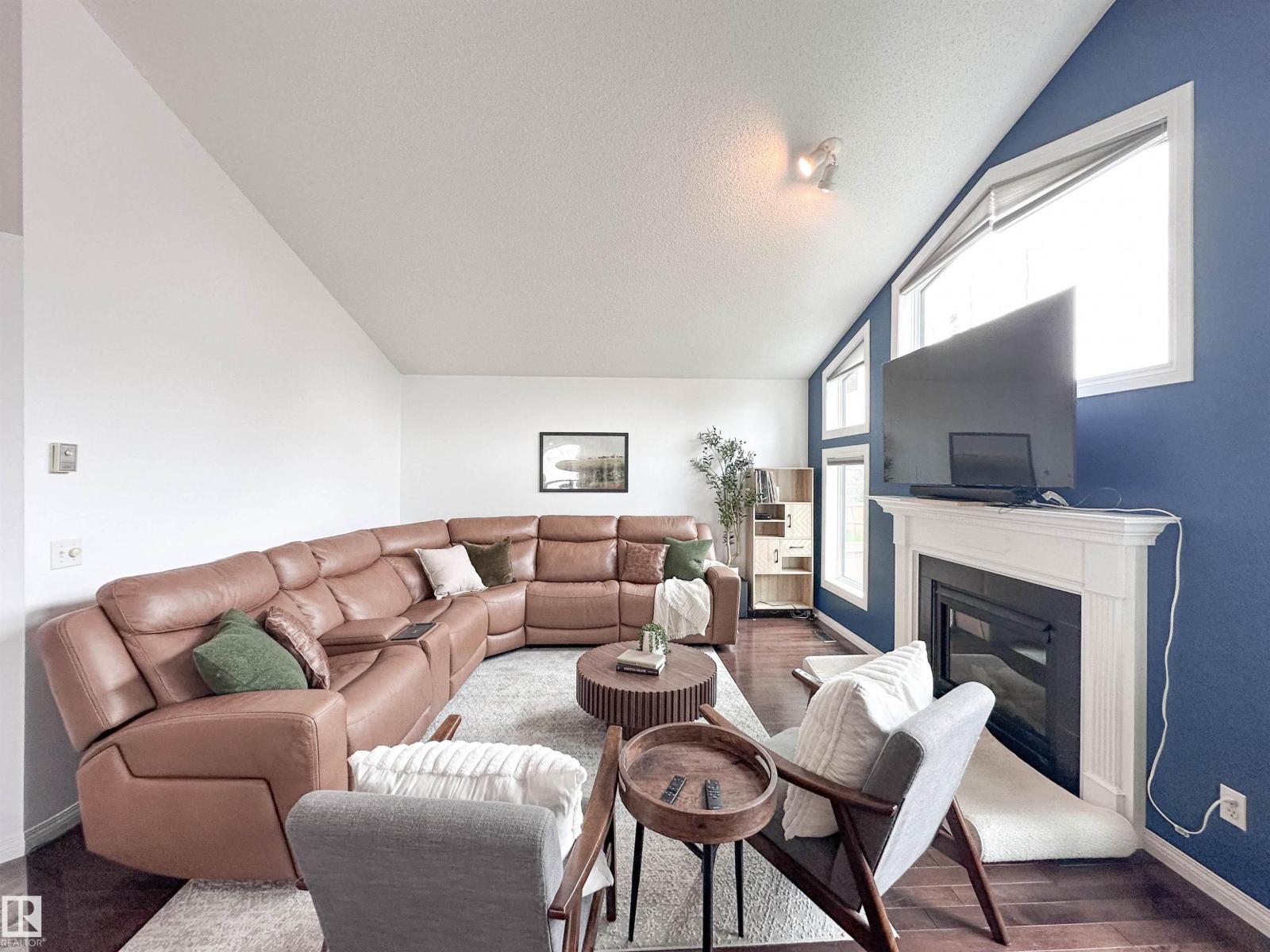 73 NEWMARKET WY - 19