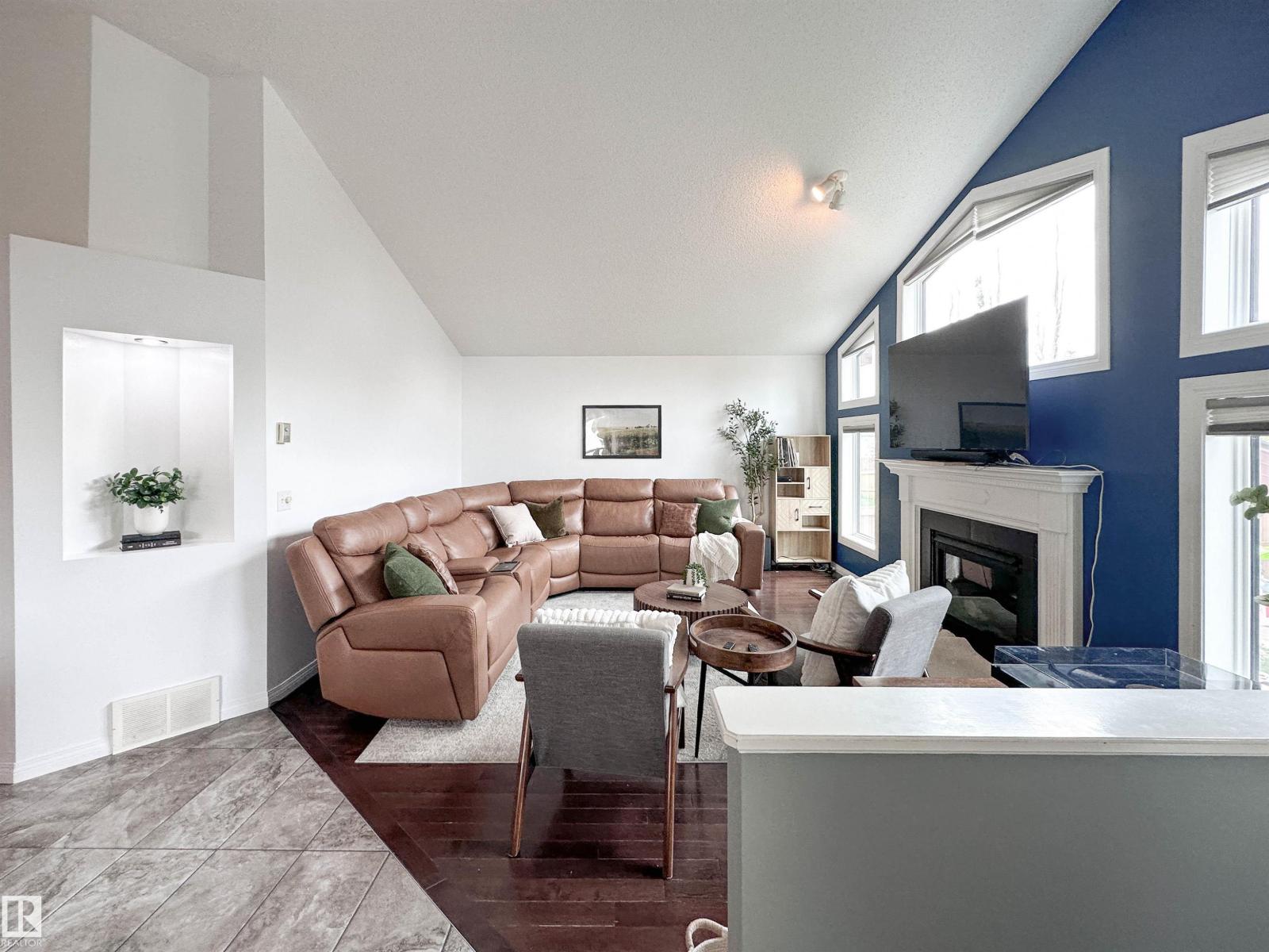 73 NEWMARKET WY - 20