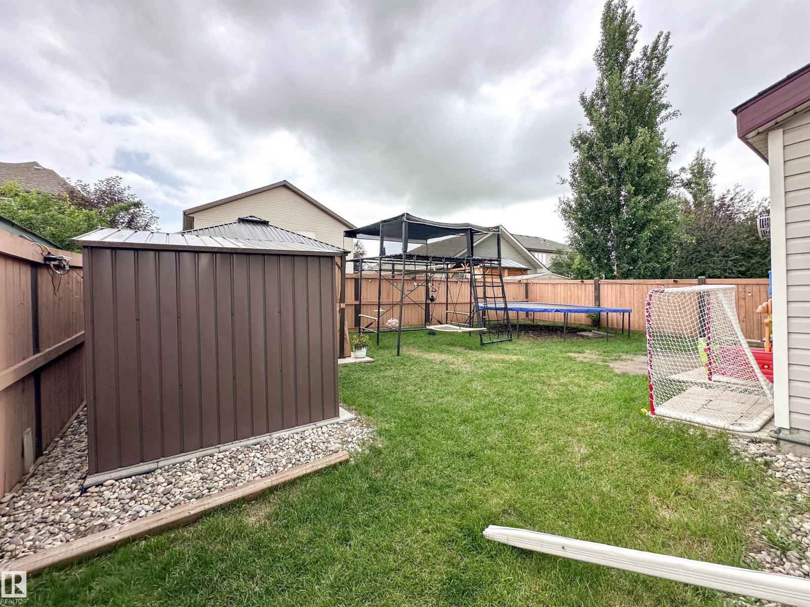 73 NEWMARKET WY - 46
